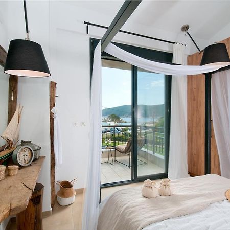Seathon Seafront Beach Villa In Kalamitsi Экстерьер фото